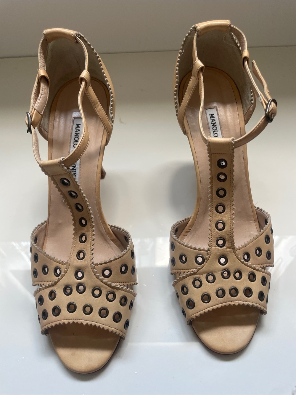 Manolo Blahnik Beige Leather T‑Strap Sandals sz 41